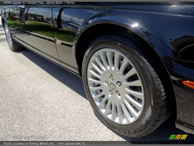 Ebony Black / Barley 2006 Jaguar XJ Vanden Plas