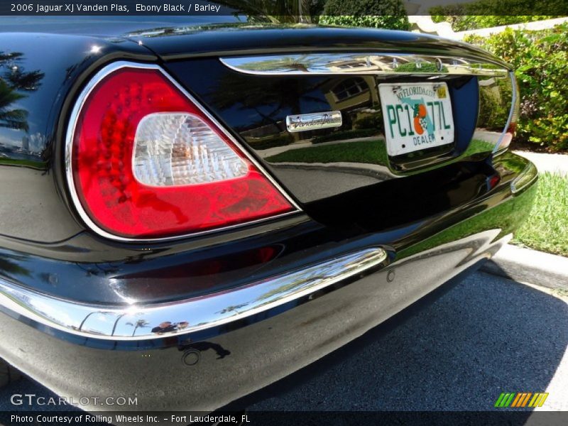 Ebony Black / Barley 2006 Jaguar XJ Vanden Plas
