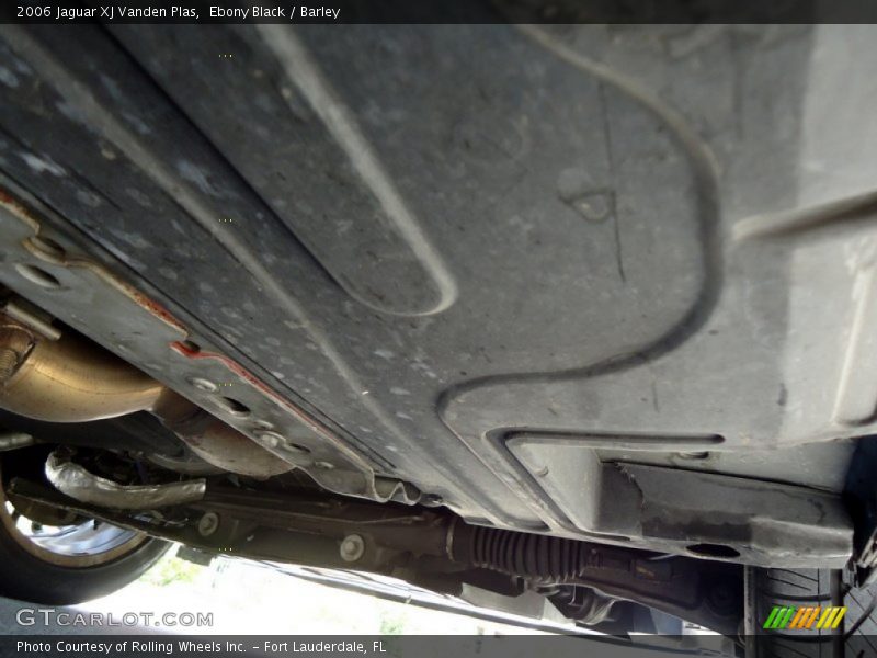 Ebony Black / Barley 2006 Jaguar XJ Vanden Plas