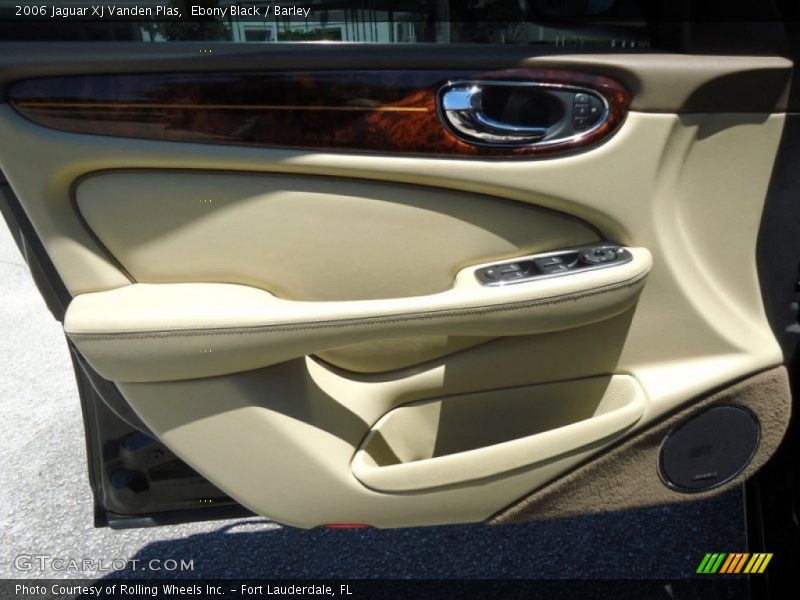Ebony Black / Barley 2006 Jaguar XJ Vanden Plas