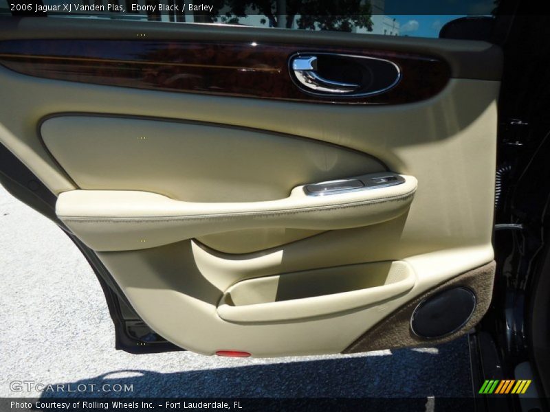 Ebony Black / Barley 2006 Jaguar XJ Vanden Plas
