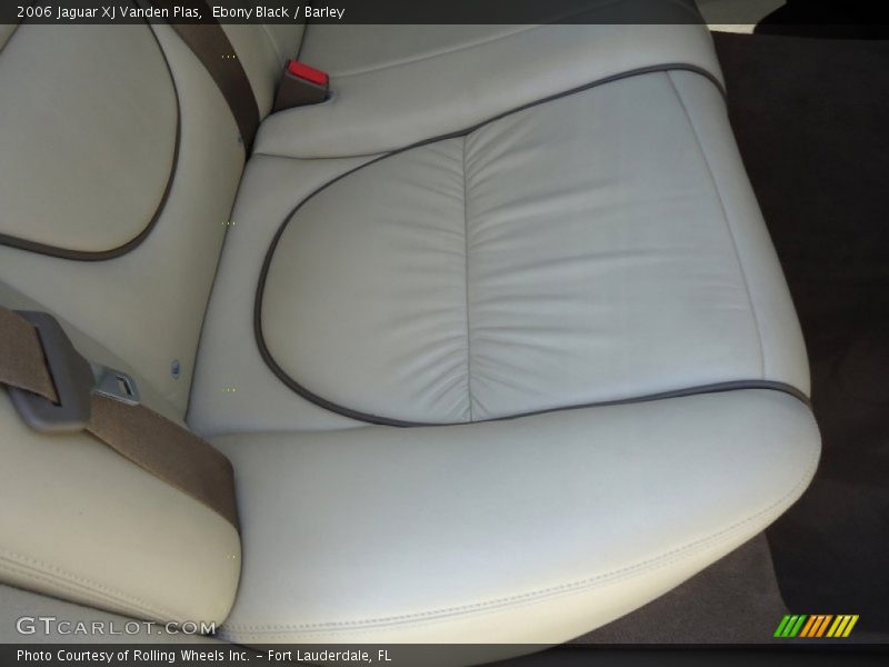 Ebony Black / Barley 2006 Jaguar XJ Vanden Plas