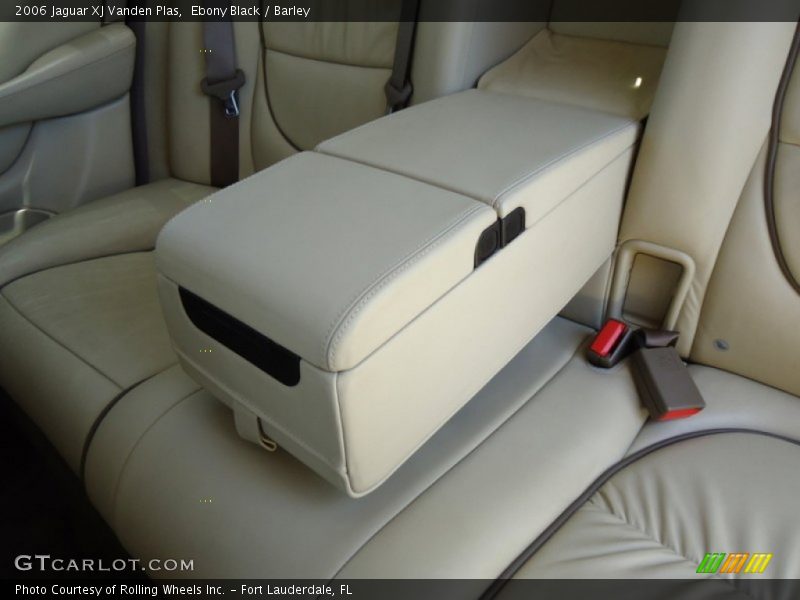 Ebony Black / Barley 2006 Jaguar XJ Vanden Plas