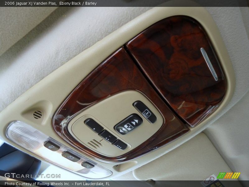 Ebony Black / Barley 2006 Jaguar XJ Vanden Plas