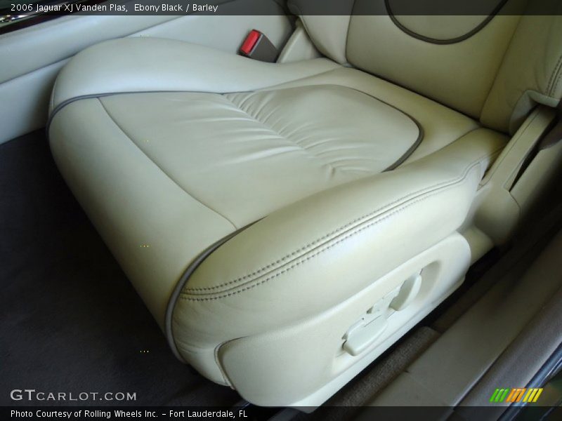 Ebony Black / Barley 2006 Jaguar XJ Vanden Plas
