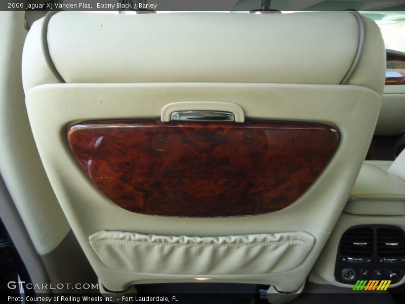 Ebony Black / Barley 2006 Jaguar XJ Vanden Plas