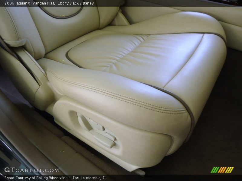 Ebony Black / Barley 2006 Jaguar XJ Vanden Plas