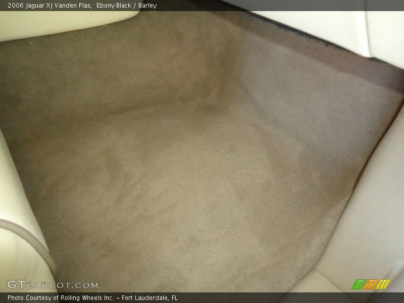 Ebony Black / Barley 2006 Jaguar XJ Vanden Plas