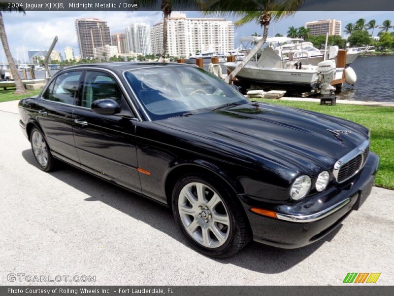 Front 3/4 View of 2004 XJ XJ8