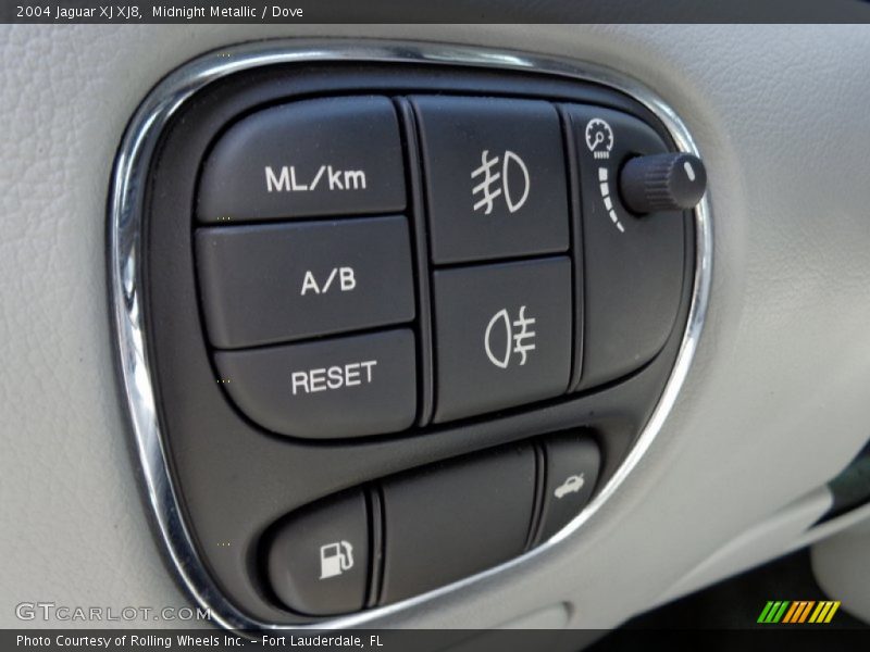 Controls of 2004 XJ XJ8