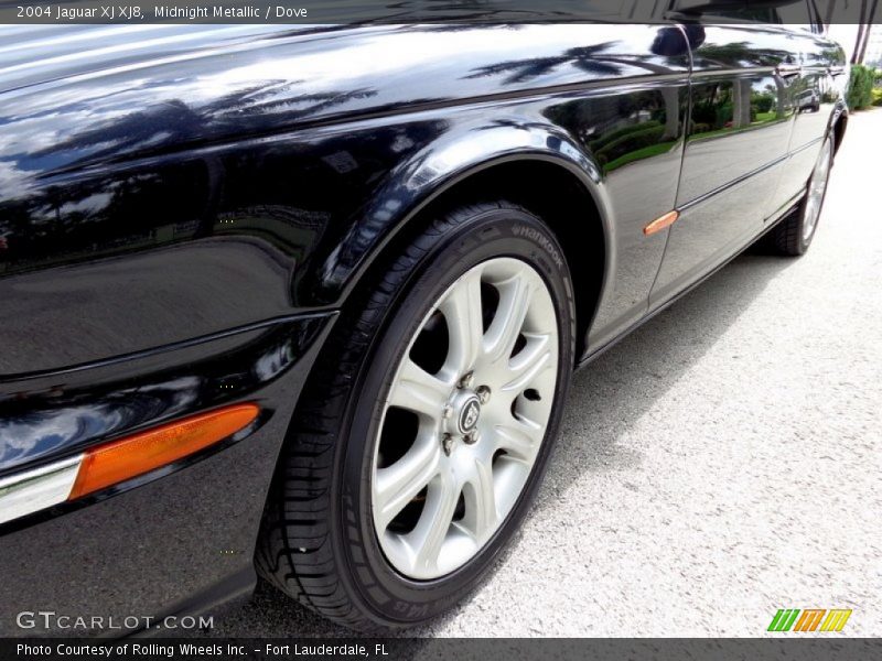 Midnight Metallic / Dove 2004 Jaguar XJ XJ8