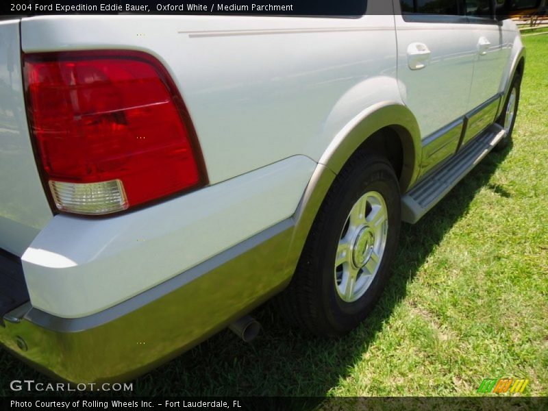 Oxford White / Medium Parchment 2004 Ford Expedition Eddie Bauer