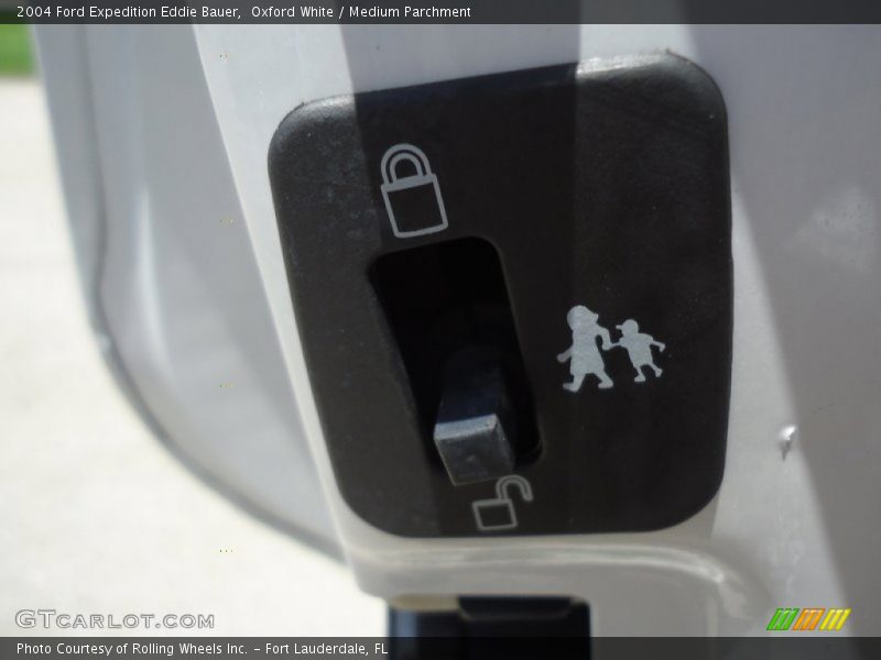 Oxford White / Medium Parchment 2004 Ford Expedition Eddie Bauer