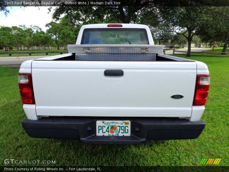 Oxford White / Medium Dark Flint 2005 Ford Ranger XL Regular Cab