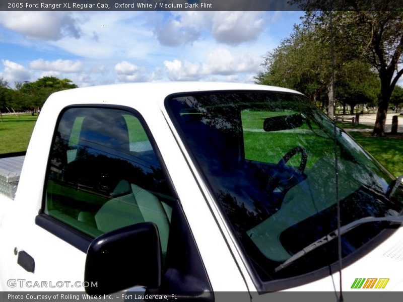 Oxford White / Medium Dark Flint 2005 Ford Ranger XL Regular Cab