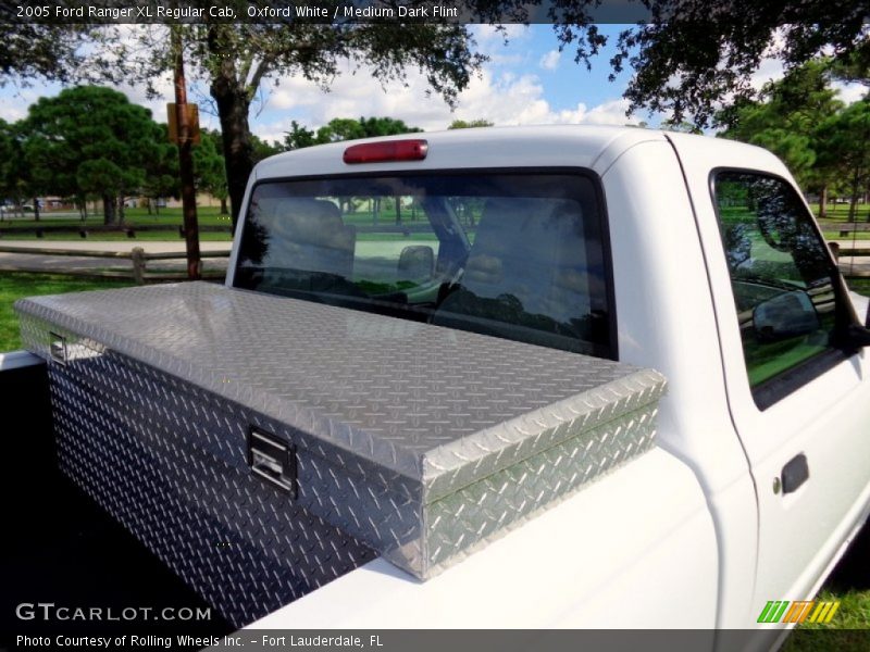 Oxford White / Medium Dark Flint 2005 Ford Ranger XL Regular Cab