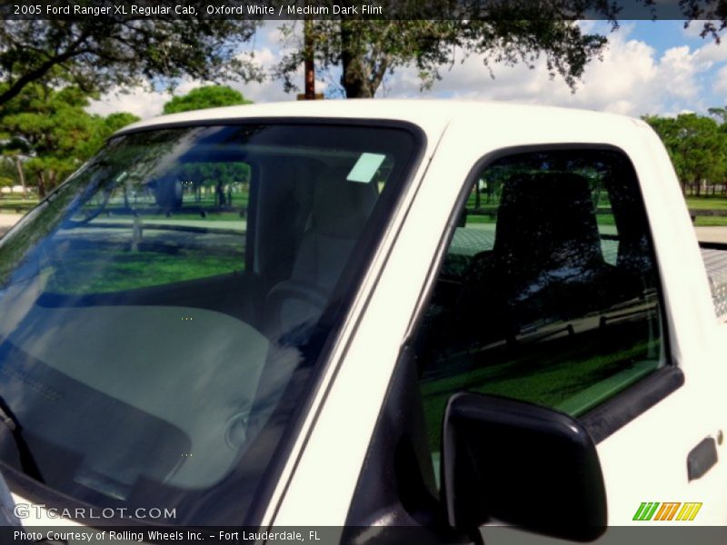 Oxford White / Medium Dark Flint 2005 Ford Ranger XL Regular Cab