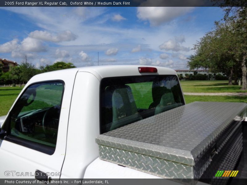 Oxford White / Medium Dark Flint 2005 Ford Ranger XL Regular Cab