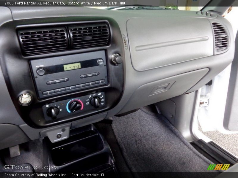 Oxford White / Medium Dark Flint 2005 Ford Ranger XL Regular Cab