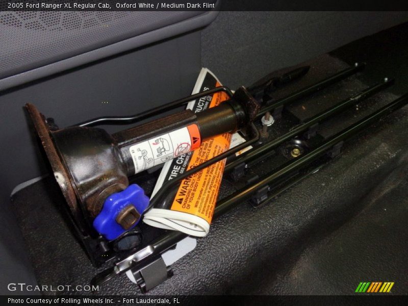 Oxford White / Medium Dark Flint 2005 Ford Ranger XL Regular Cab