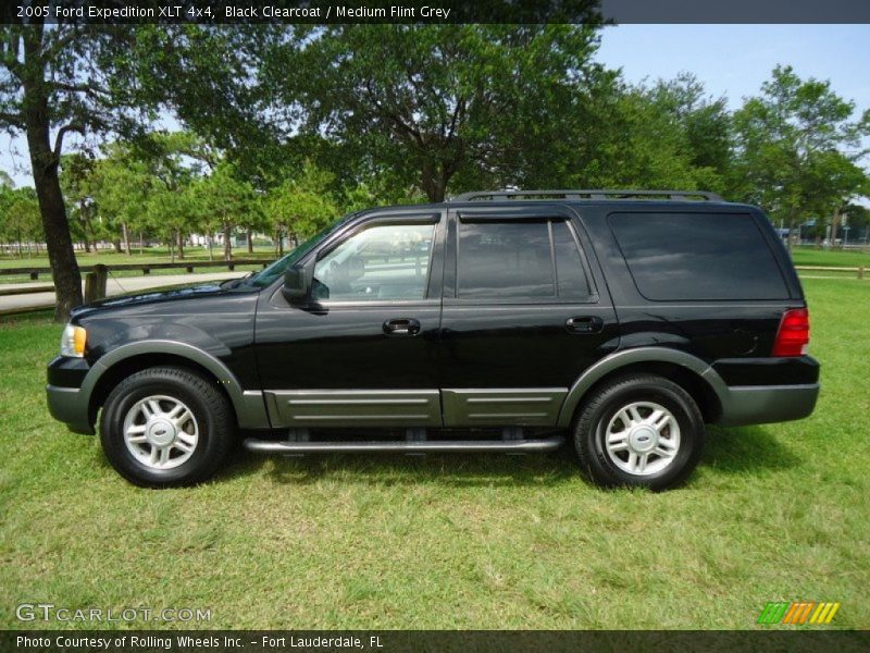 Black Clearcoat / Medium Flint Grey 2005 Ford Expedition XLT 4x4