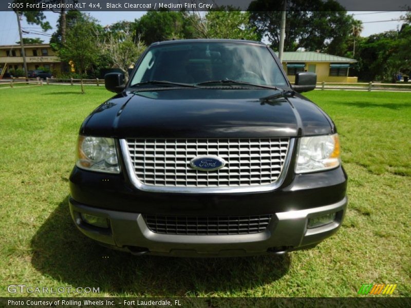 Black Clearcoat / Medium Flint Grey 2005 Ford Expedition XLT 4x4