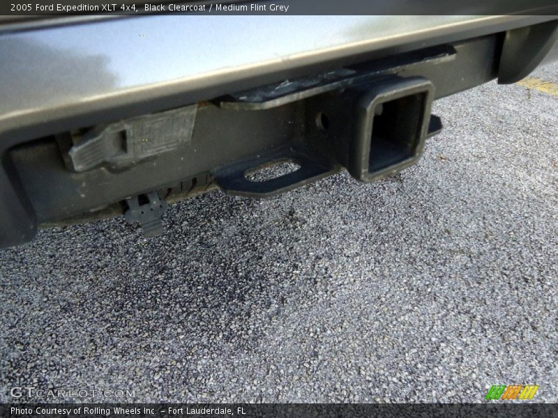 Black Clearcoat / Medium Flint Grey 2005 Ford Expedition XLT 4x4