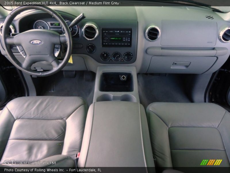 Black Clearcoat / Medium Flint Grey 2005 Ford Expedition XLT 4x4