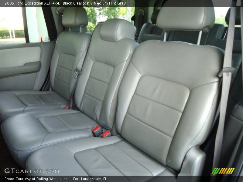 Black Clearcoat / Medium Flint Grey 2005 Ford Expedition XLT 4x4