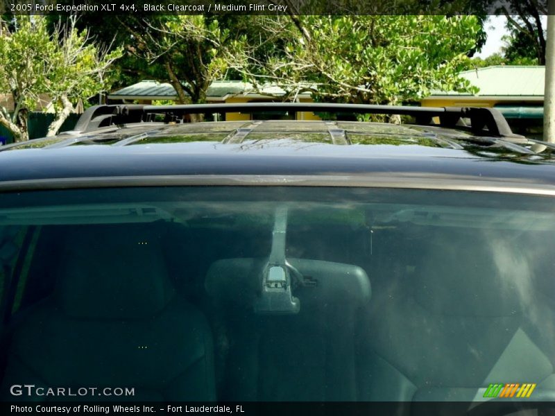 Black Clearcoat / Medium Flint Grey 2005 Ford Expedition XLT 4x4