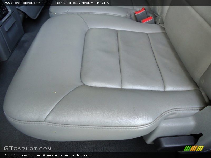 Black Clearcoat / Medium Flint Grey 2005 Ford Expedition XLT 4x4