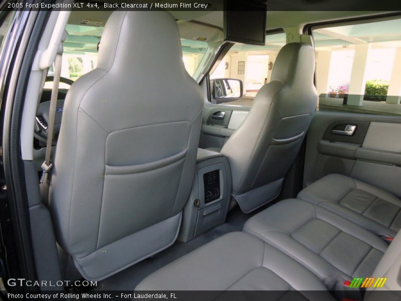 Black Clearcoat / Medium Flint Grey 2005 Ford Expedition XLT 4x4