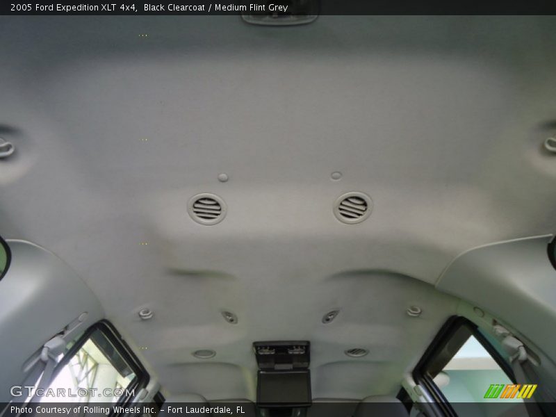 Black Clearcoat / Medium Flint Grey 2005 Ford Expedition XLT 4x4