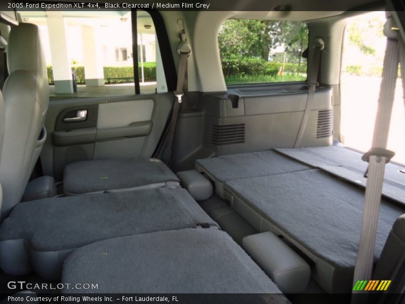 Black Clearcoat / Medium Flint Grey 2005 Ford Expedition XLT 4x4