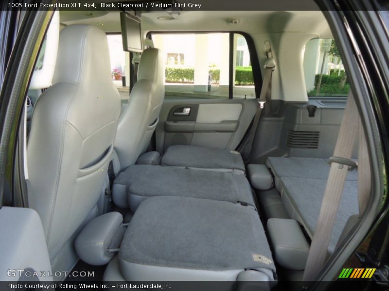 Black Clearcoat / Medium Flint Grey 2005 Ford Expedition XLT 4x4