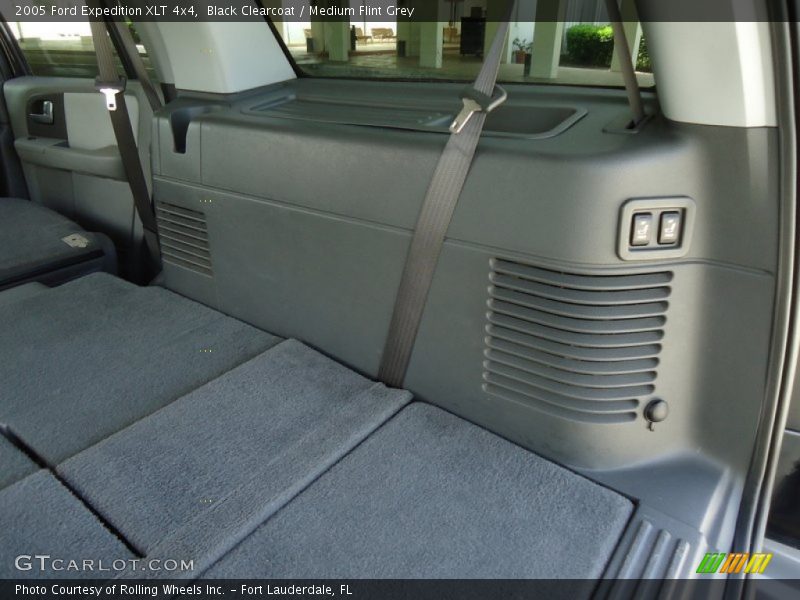 Black Clearcoat / Medium Flint Grey 2005 Ford Expedition XLT 4x4