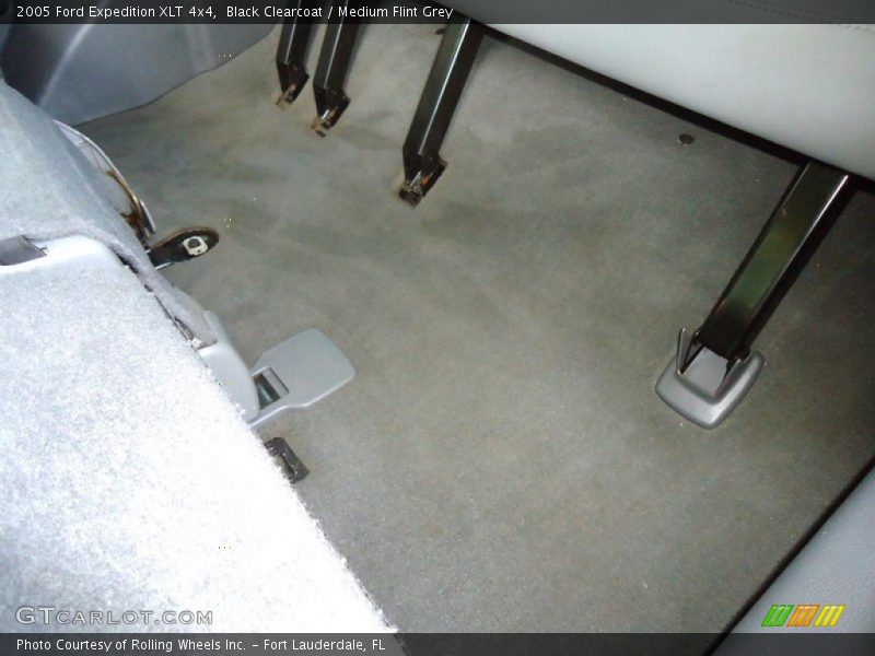 Black Clearcoat / Medium Flint Grey 2005 Ford Expedition XLT 4x4
