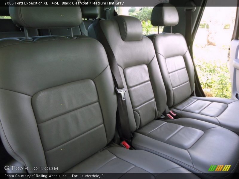 Black Clearcoat / Medium Flint Grey 2005 Ford Expedition XLT 4x4