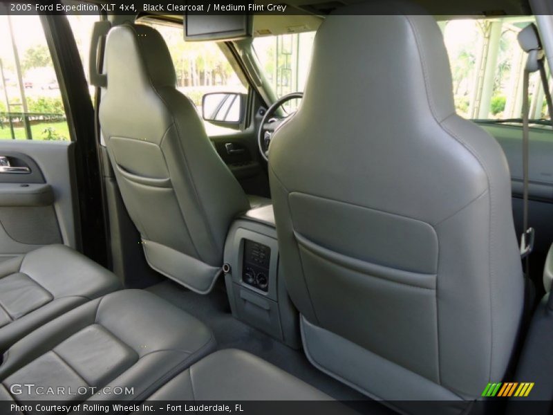 Black Clearcoat / Medium Flint Grey 2005 Ford Expedition XLT 4x4
