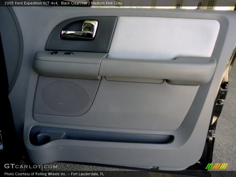 Black Clearcoat / Medium Flint Grey 2005 Ford Expedition XLT 4x4