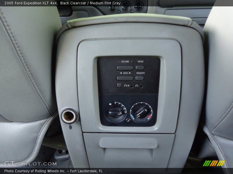 Black Clearcoat / Medium Flint Grey 2005 Ford Expedition XLT 4x4