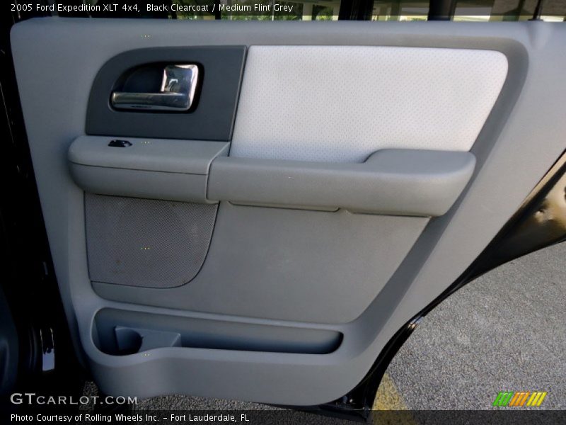 Black Clearcoat / Medium Flint Grey 2005 Ford Expedition XLT 4x4