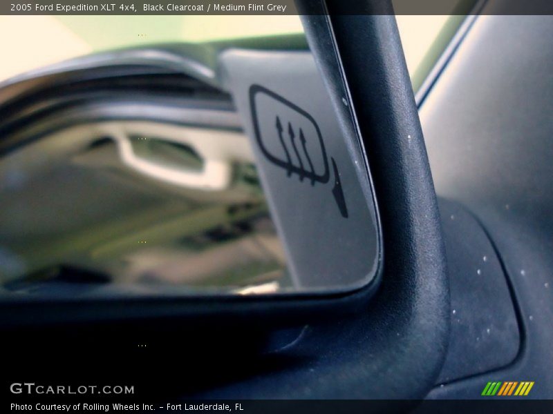 Black Clearcoat / Medium Flint Grey 2005 Ford Expedition XLT 4x4
