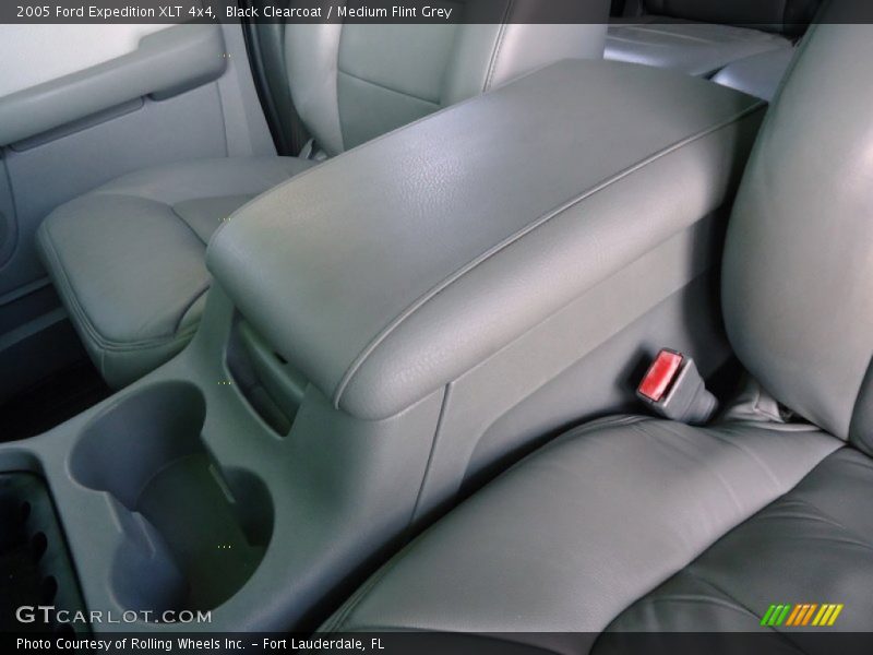 Black Clearcoat / Medium Flint Grey 2005 Ford Expedition XLT 4x4