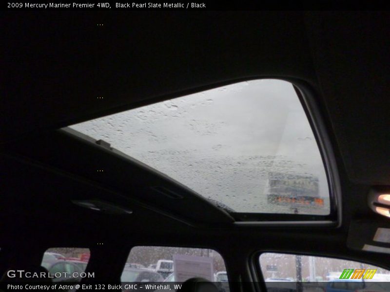 Sunroof of 2009 Mariner Premier 4WD