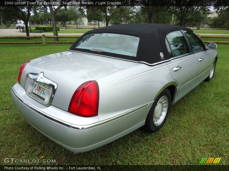 Silver Frost Metallic / Light Graphite 2000 Lincoln Town Car Executive