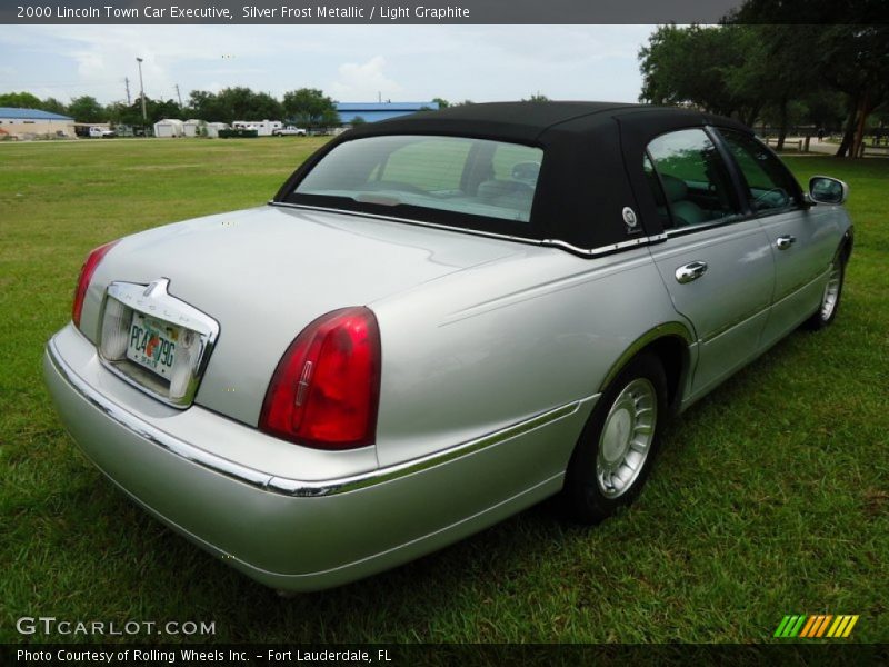 Silver Frost Metallic / Light Graphite 2000 Lincoln Town Car Executive