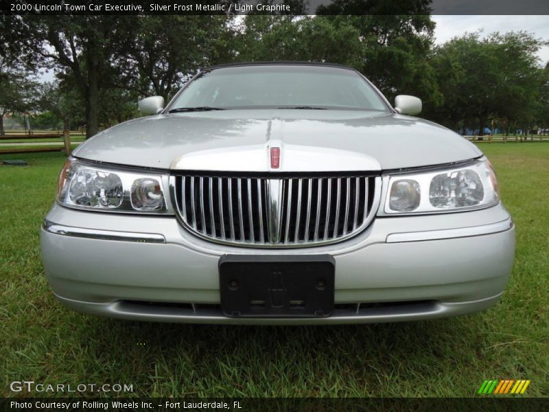 Silver Frost Metallic / Light Graphite 2000 Lincoln Town Car Executive