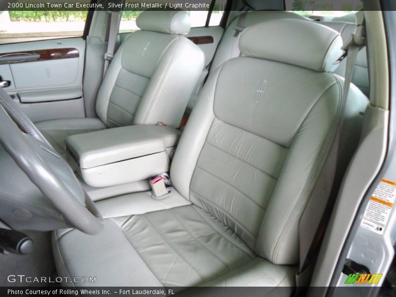 Silver Frost Metallic / Light Graphite 2000 Lincoln Town Car Executive