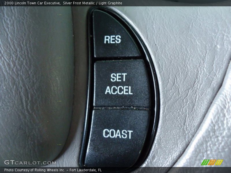 Silver Frost Metallic / Light Graphite 2000 Lincoln Town Car Executive